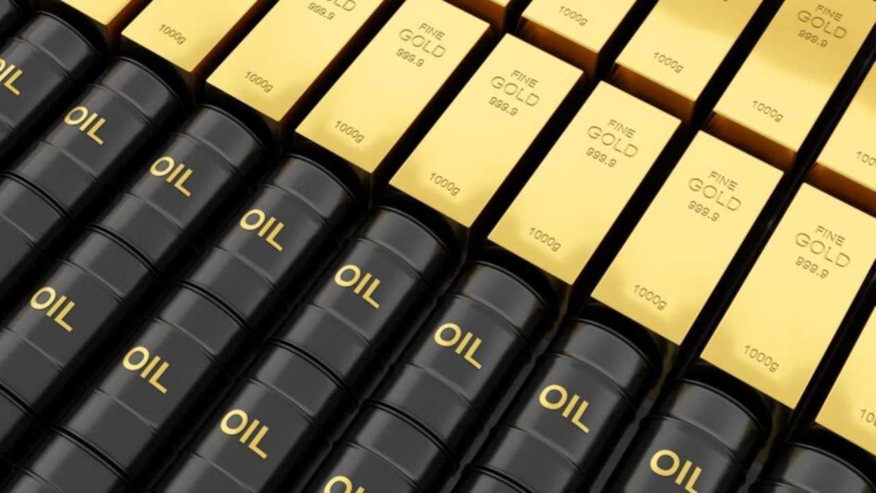 أسعار الذهب تتراجع والنفط ترتفع