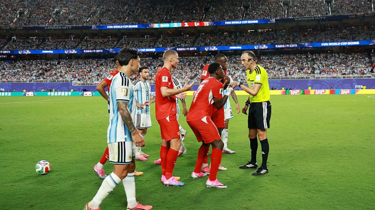 خطأ تحكيمي في مونديال 2026: طرد امبولو غير صحيح