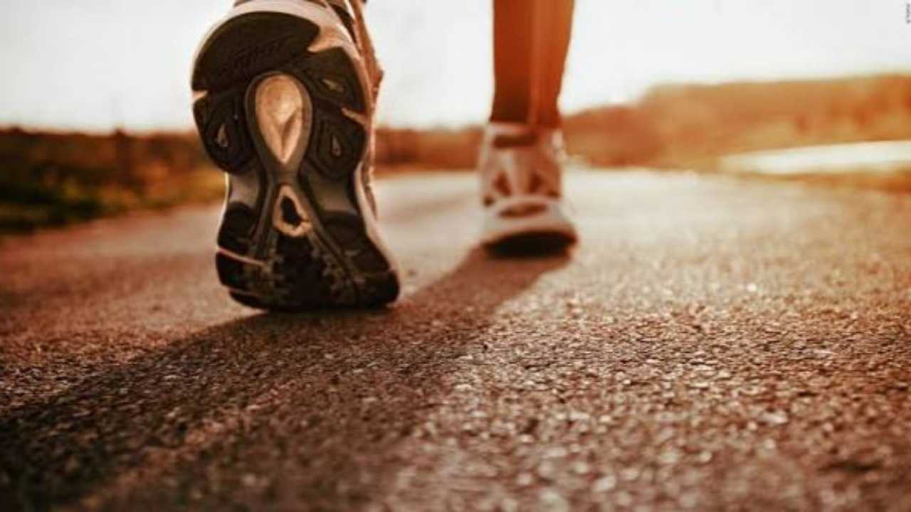 دراسة علمية تكشف ميزة تطورية مخفية في طريقة مشي الإنسان